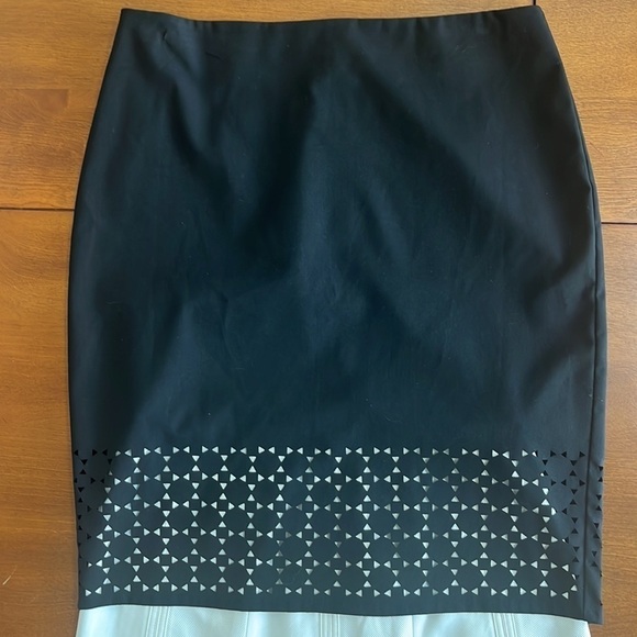 NY&Co black stretch skirt with patterned cut outs at bottom - Picture 1 of 11